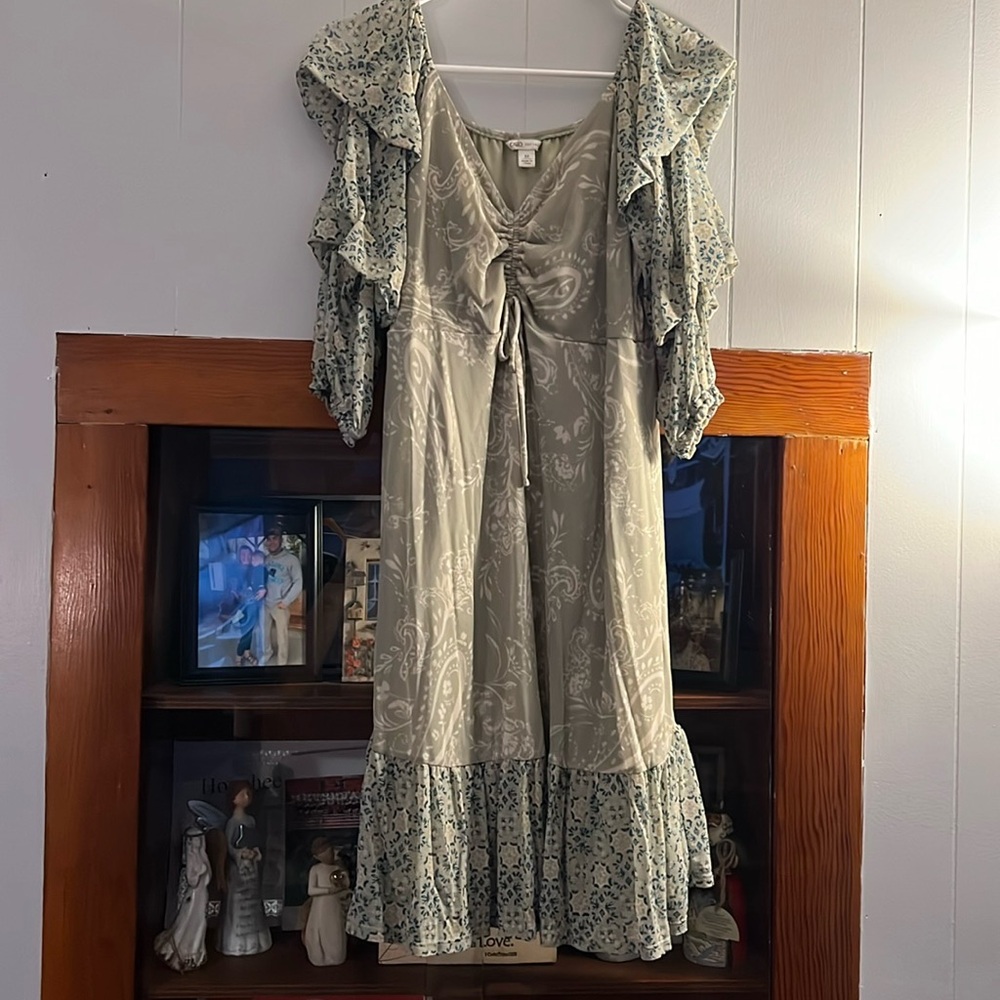 Women’s dress. Size medium. Green color